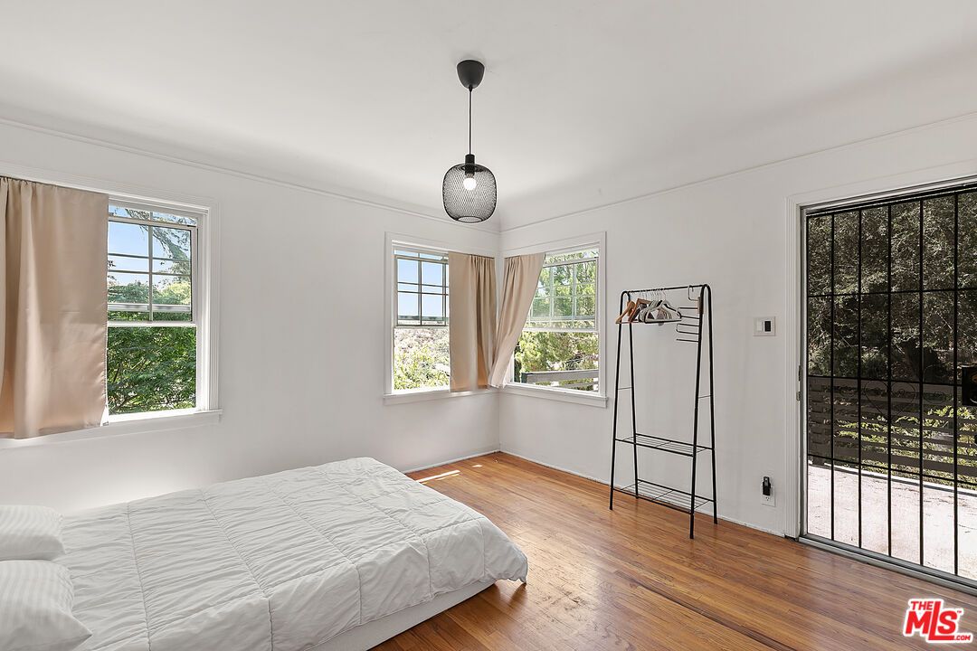 Bedroom, Interior, Pendant Lights, Wood Texture Flooring