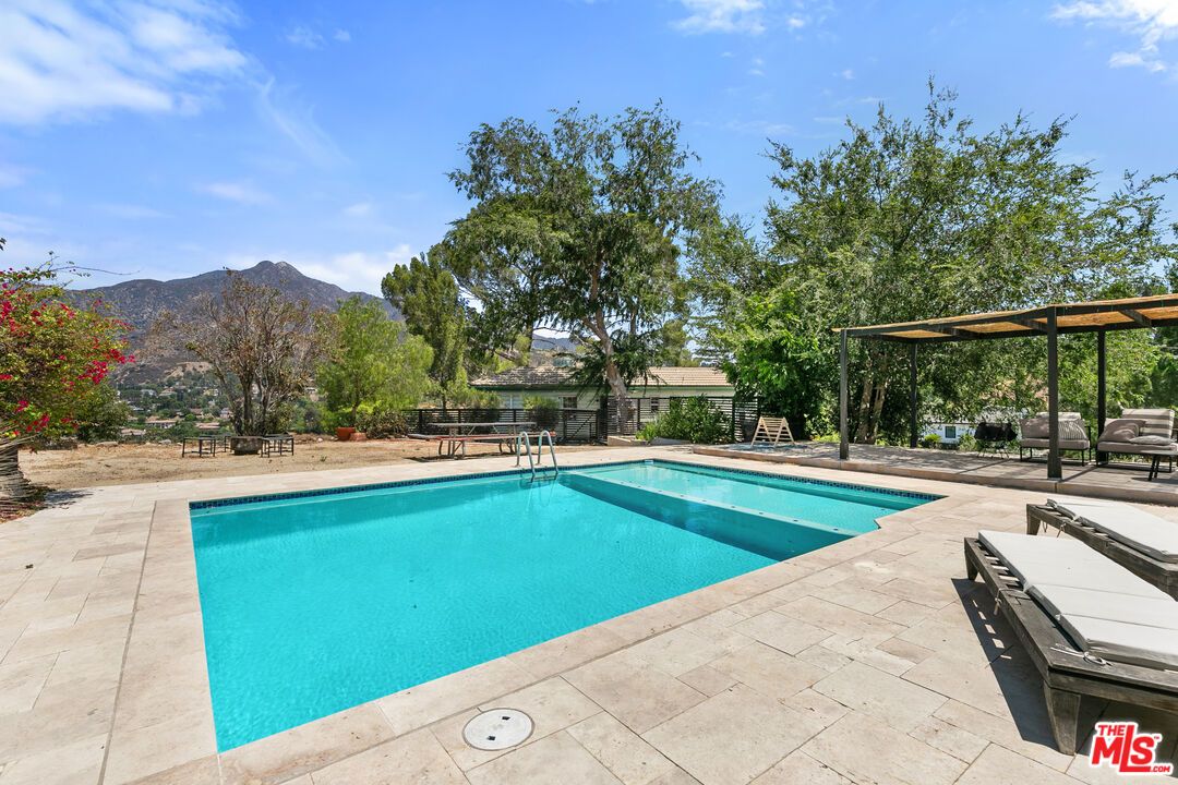 Exterior, Pool