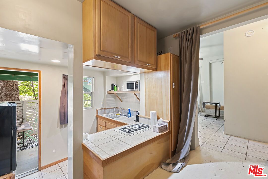 Interior, Kitchen, Recessed Lighting, Tile Countertops