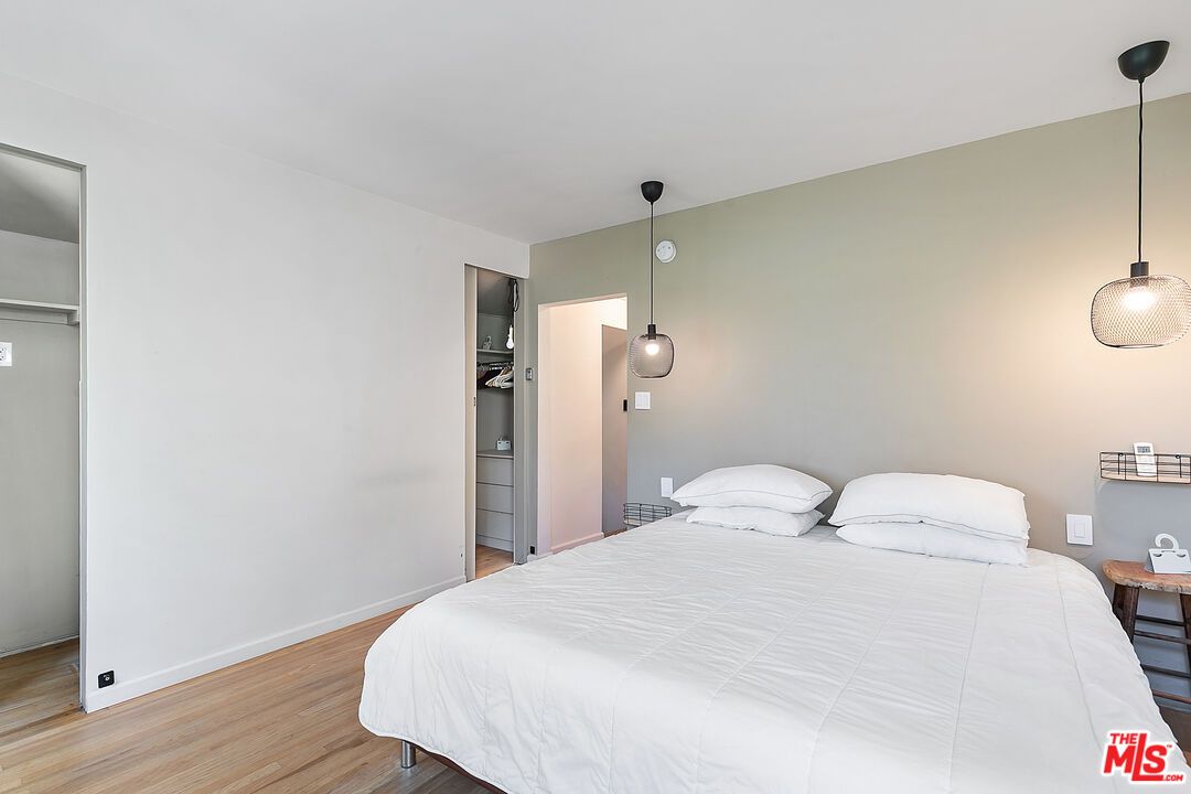 Bedroom, Interior, Pendant Lights, Wood Texture Flooring