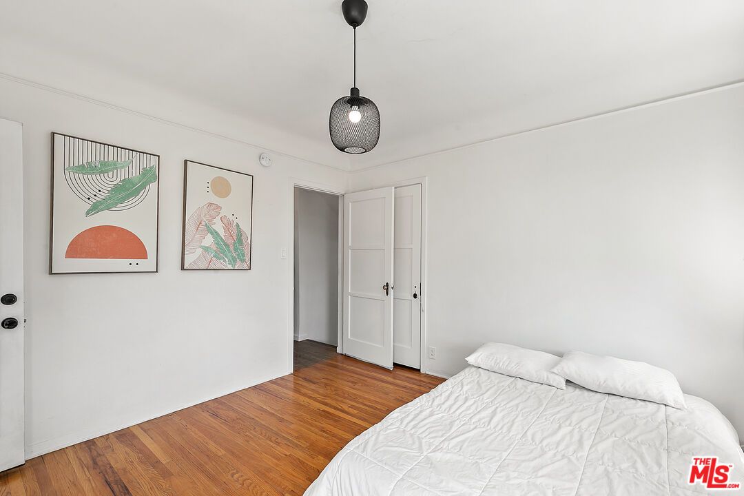 Bedroom, Interior, Pendant Lights, Wood Texture Flooring