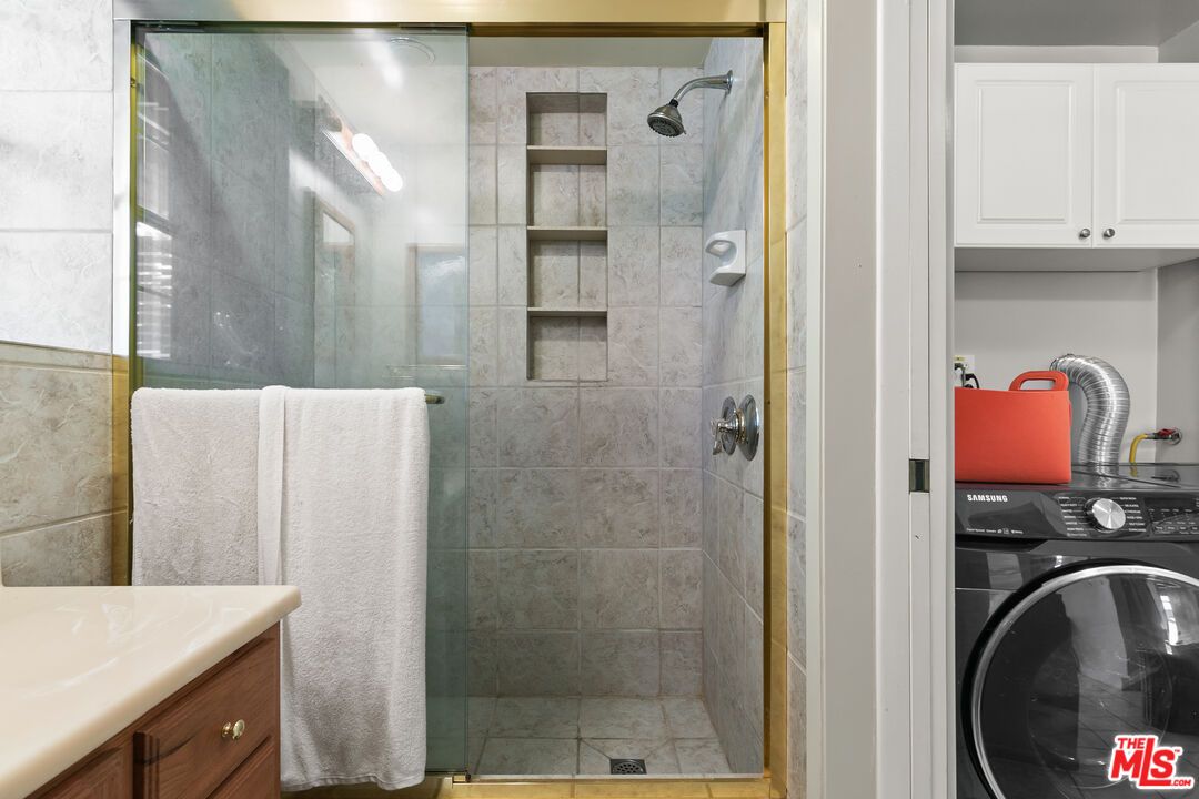 Bathroom, Glass Shower, Interior, Washer