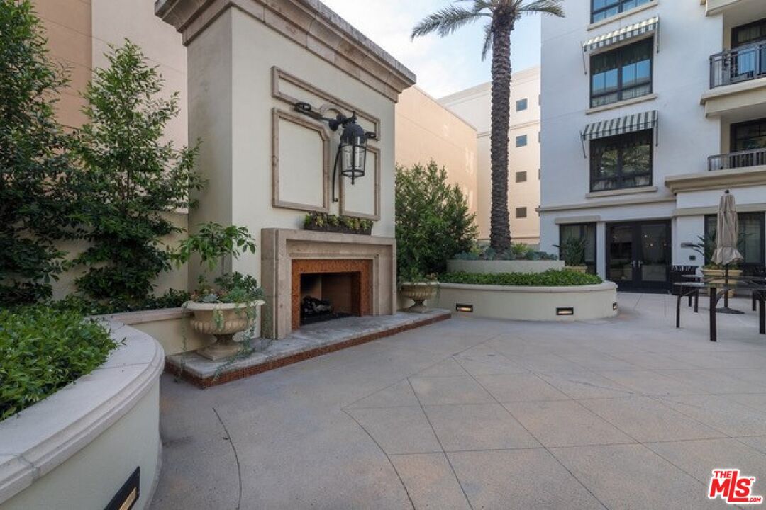 Exterior, Fireplace