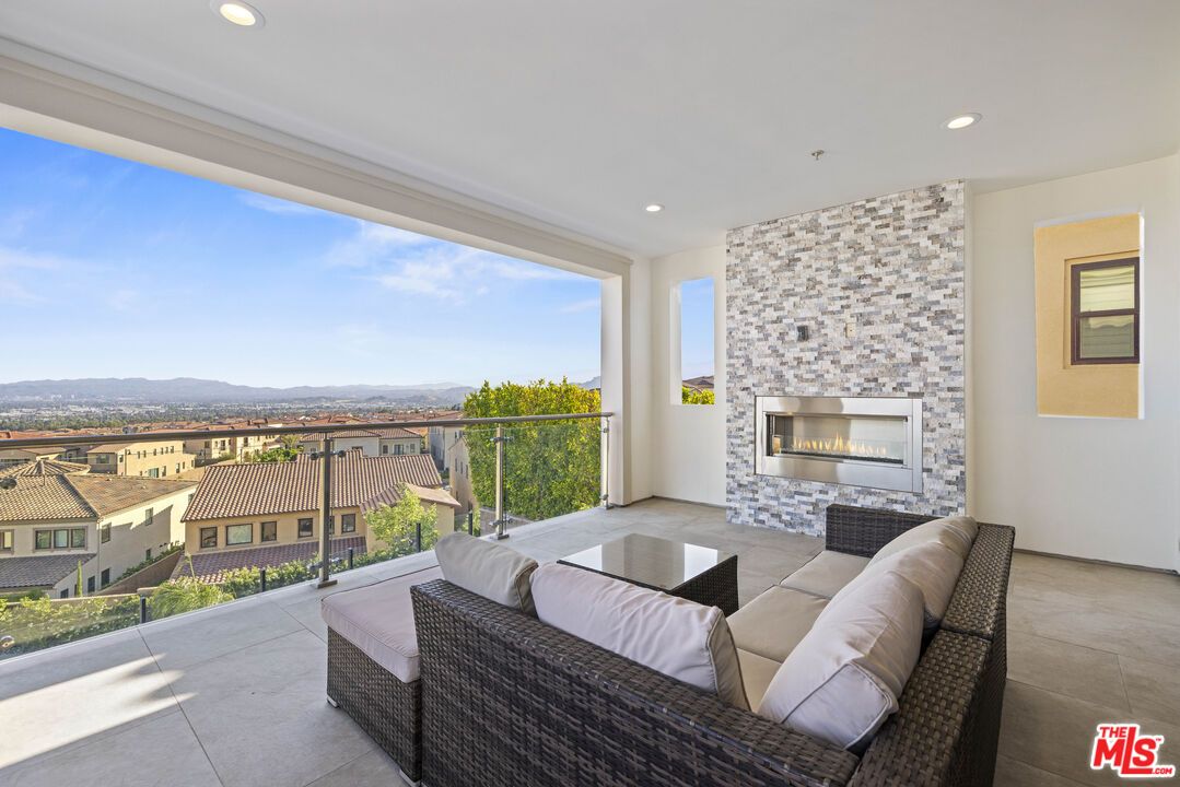 Fireplace, Interior, Recessed Lighting