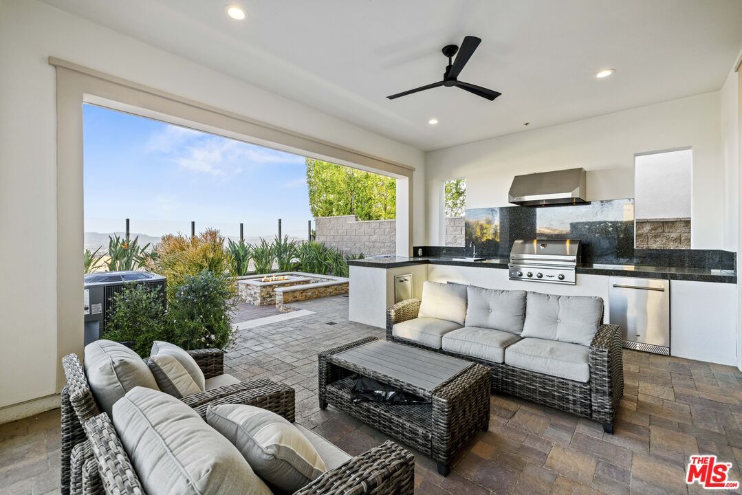 Interior, Kitchen, Living room, Recessed Lighting, Stainless Steel Appliances