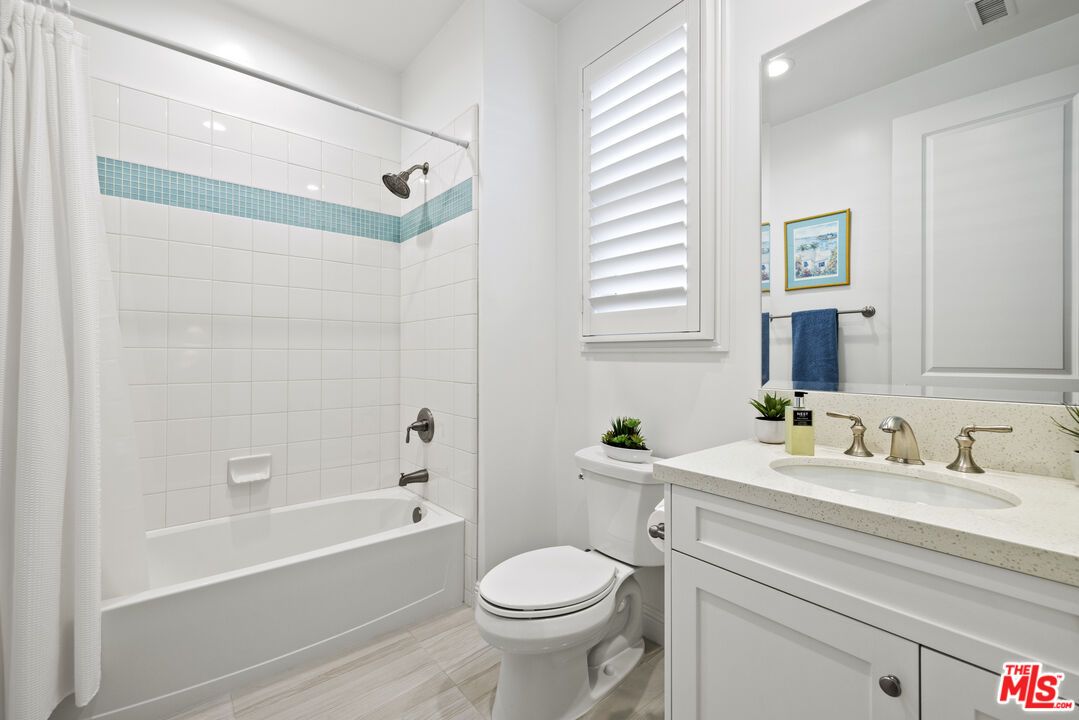 Bathroom, Interior, Recessed Lighting, Wood Texture Flooring