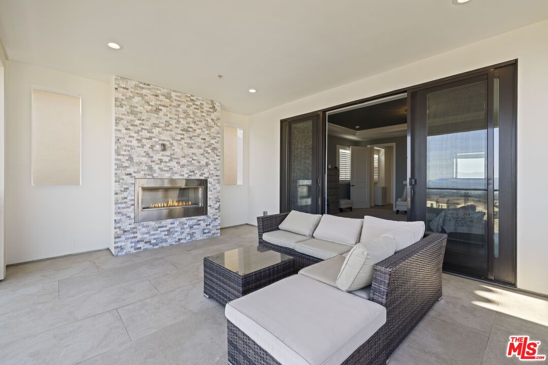 Fireplace, Interior, Living room, Recessed Lighting