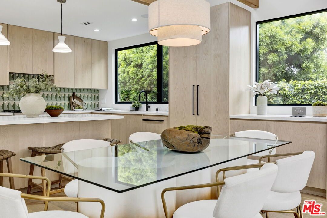 Dining room, Interior, Pendant Lights, Recessed Lighting