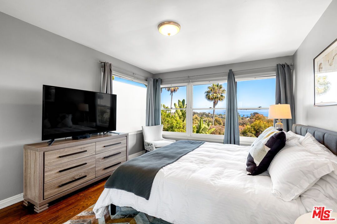 Bedroom, Interior, Water, Wood Texture Flooring