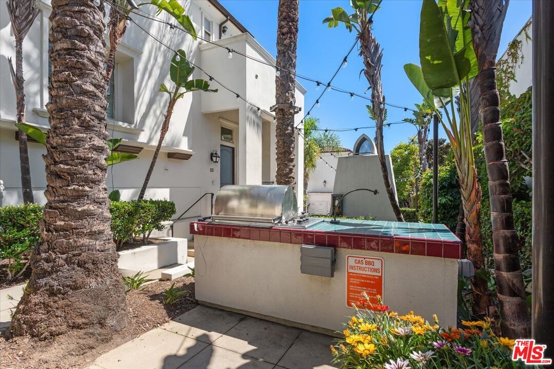 Exterior, Outdoor Kitchen