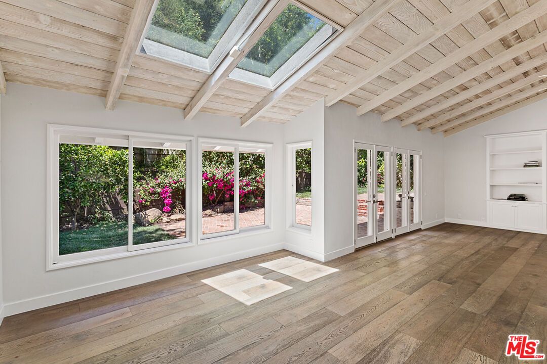 Empty room, Interior, Wooden Ceilings, Wood Texture Flooring