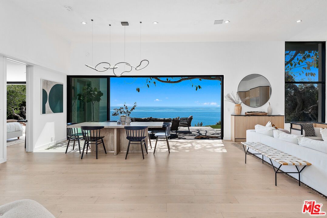 Interior, Living room, Pendant Lights, Recessed Lighting, Water, Wood Texture Flooring