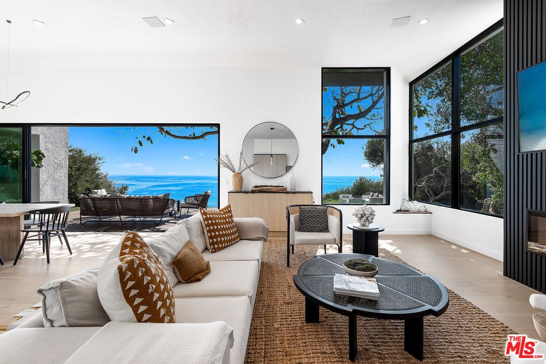 Interior, Living room, Recessed Lighting, Water, Wood Texture Flooring