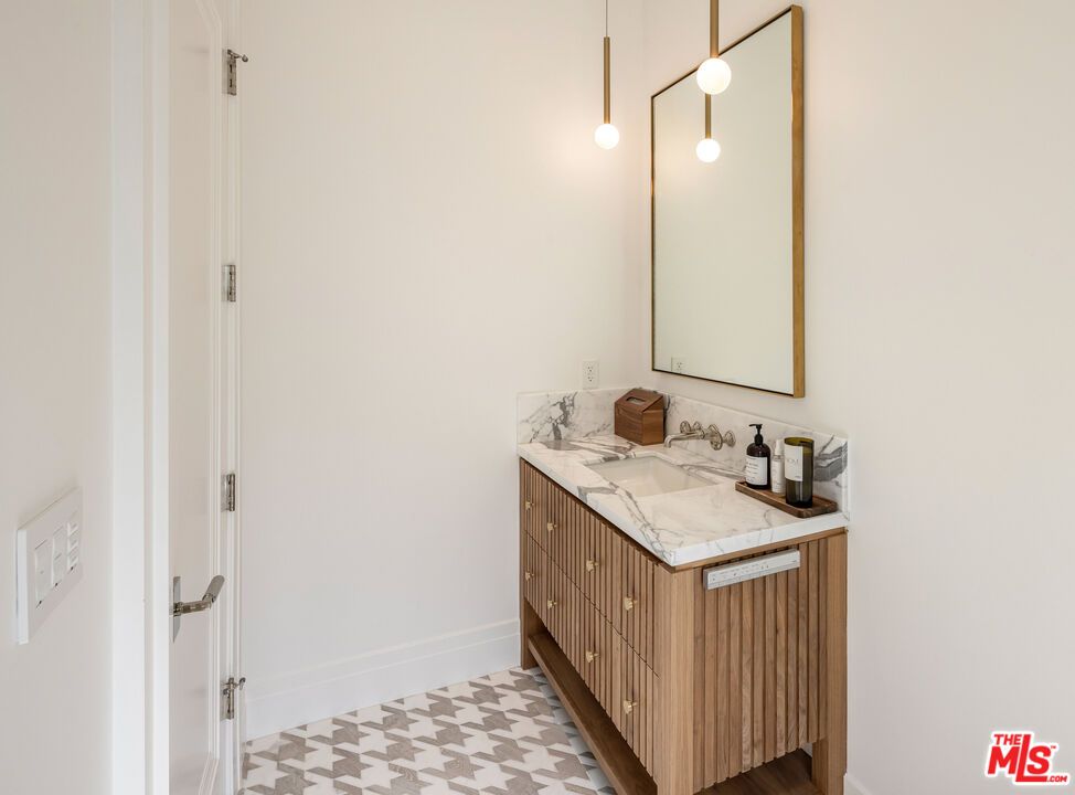 Bathroom, Interior, Pendant Lights