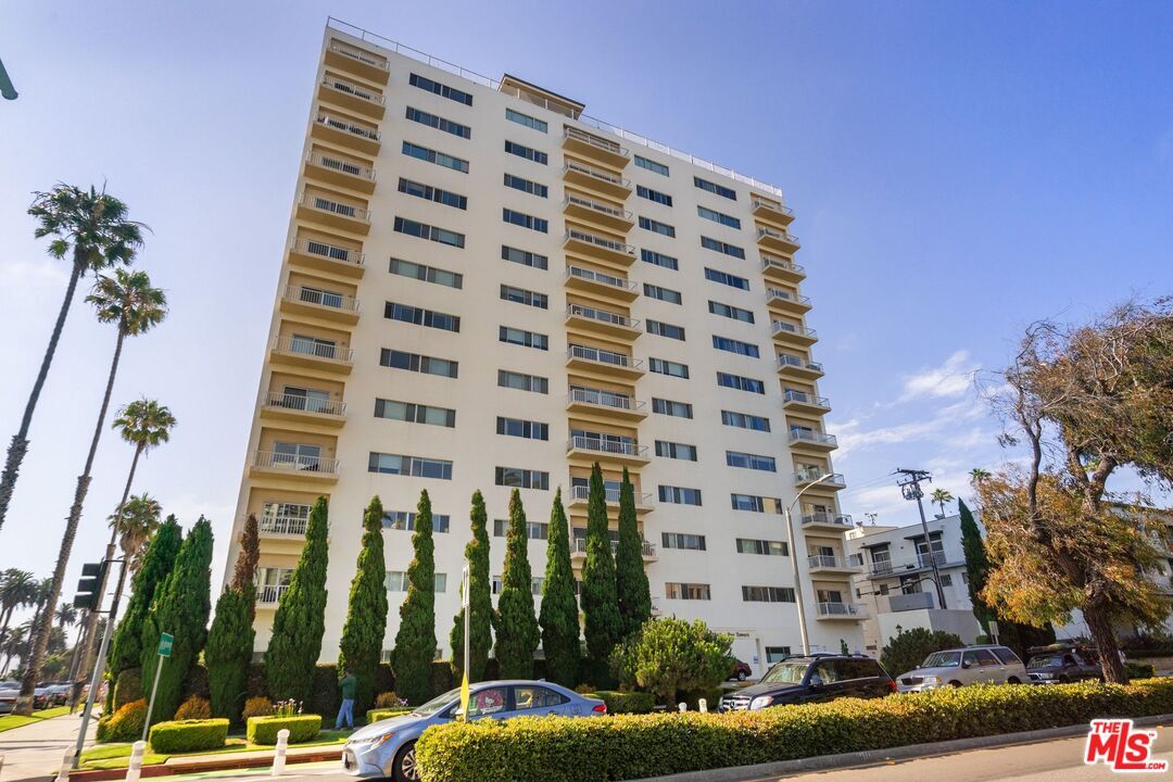 Exterior, Facade, Condo Building