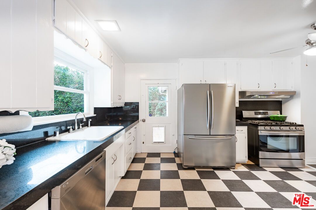 Interior, Kitchen, Stainless Steel Appliances
