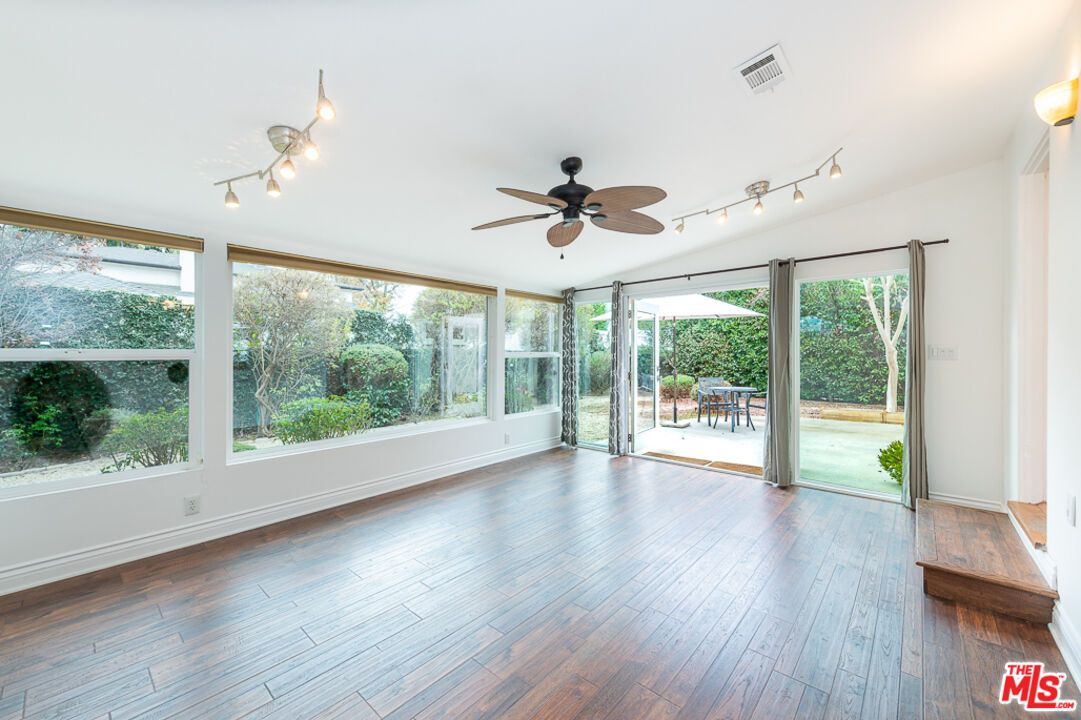 Empty room, Interior, Sun Room, Wood Texture Flooring