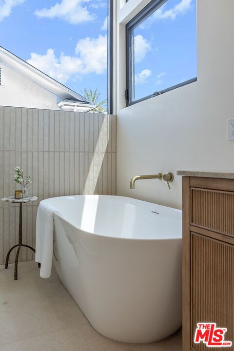 Bathroom, Free Standing Baths, Interior