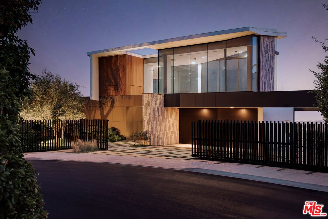 Attached, Exterior, Facade, Modern