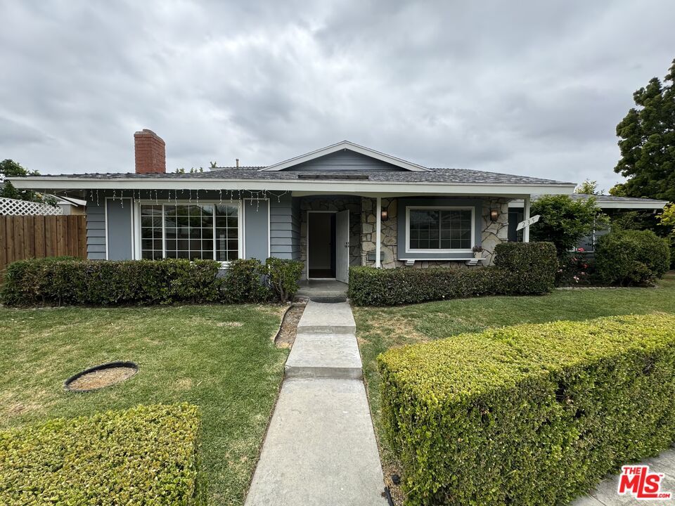 Backyard, Exterior, Facade, Ranch