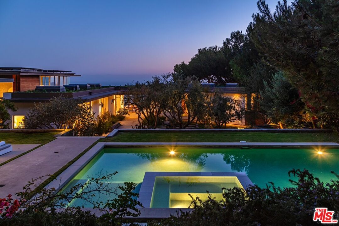 Exterior, Pool, Water