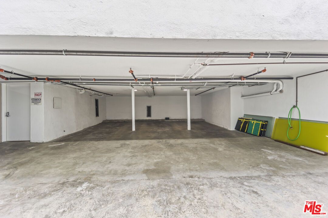 Garage, Interior