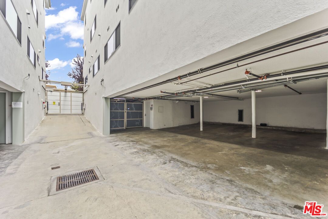 Garage, Interior