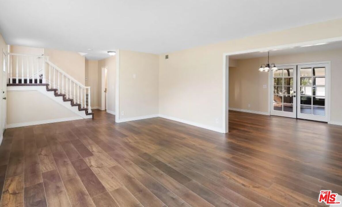 Empty room, Interior, Pendant Lights, Wood Texture Flooring
