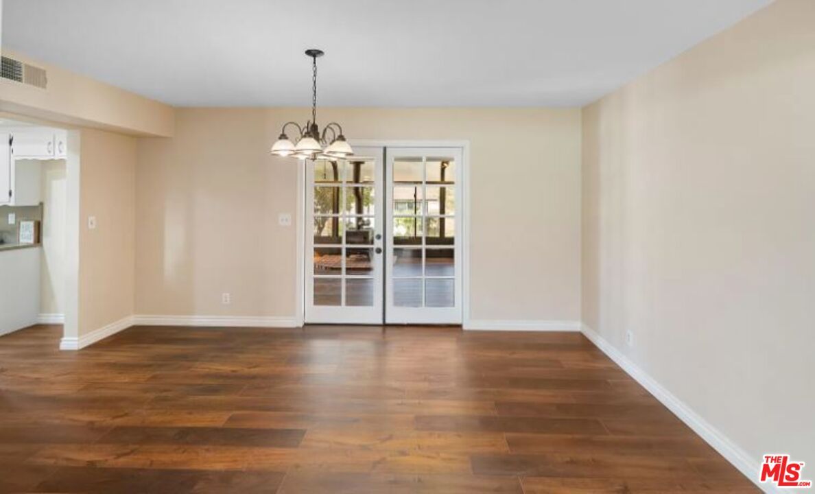 Chandelier, Empty room, Interior, Wood Texture Flooring