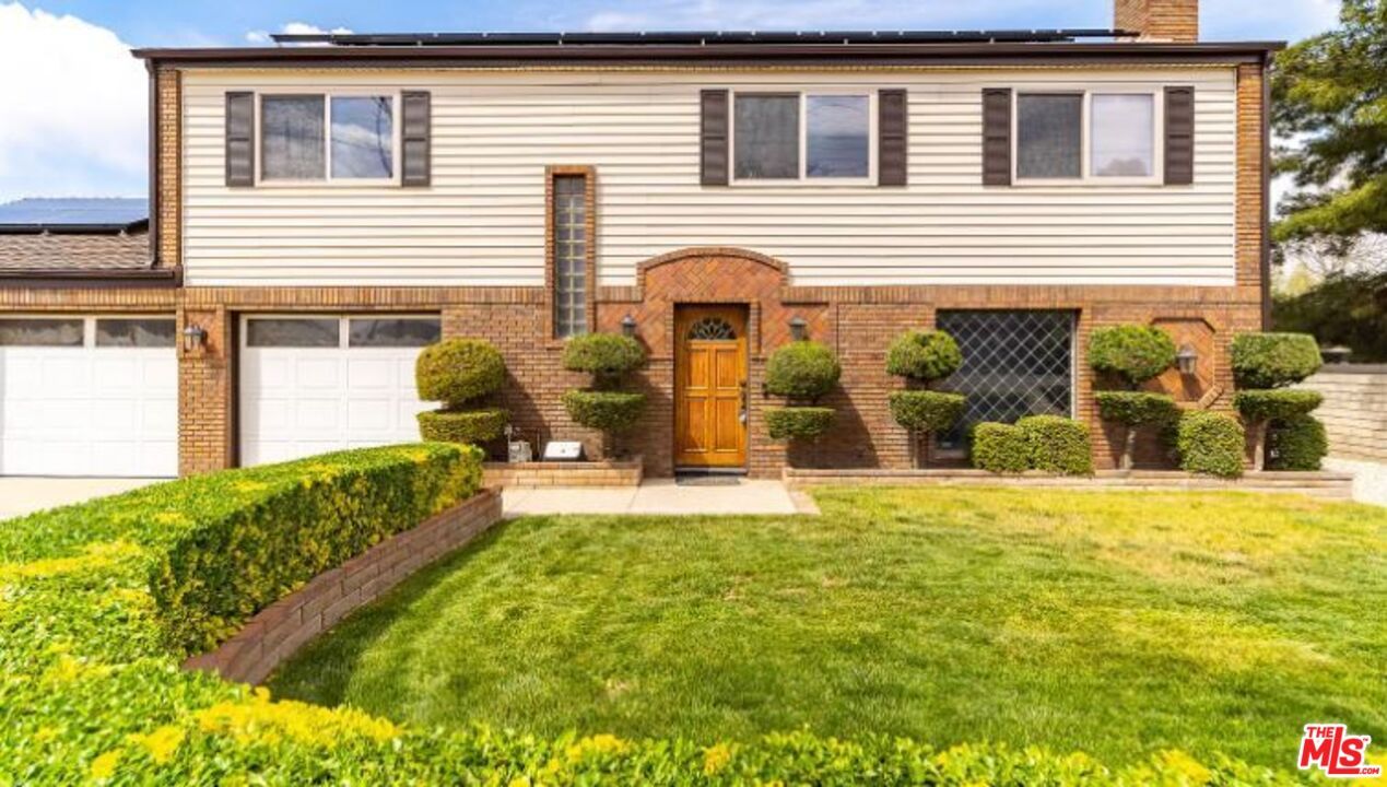Attached, Backyard, Exterior, Facade, Brick Facade, Raised Ranch