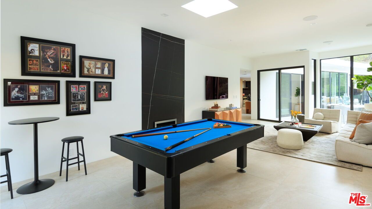 Billiard Table, Game Room, Interior, Living room, Recessed Lighting