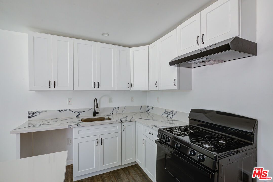 Interior, Kitchen, Marble Walls, Recessed Lighting, Wood Texture Flooring