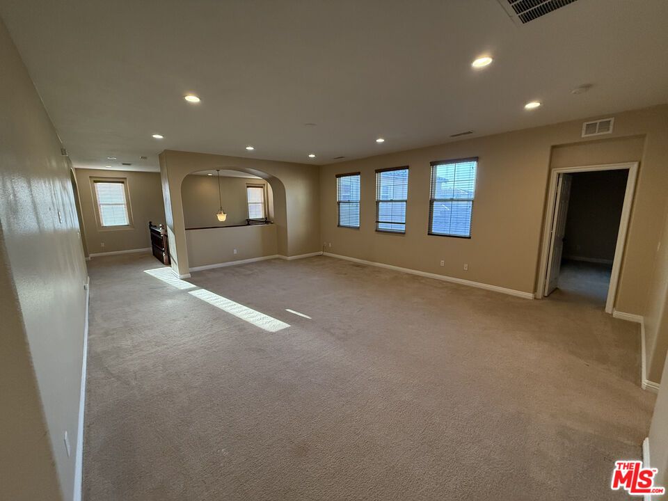 Empty room, Interior, Recessed Lighting