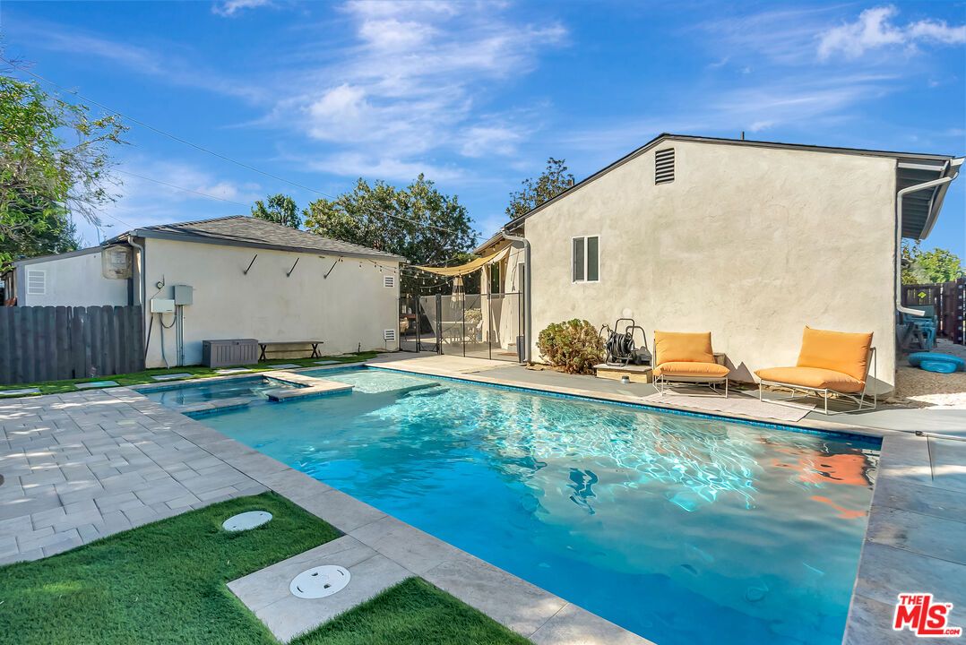 Exterior, Pool