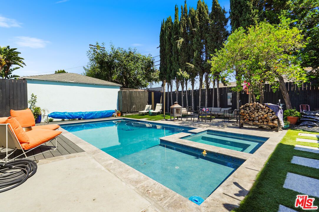 Exterior, Pool