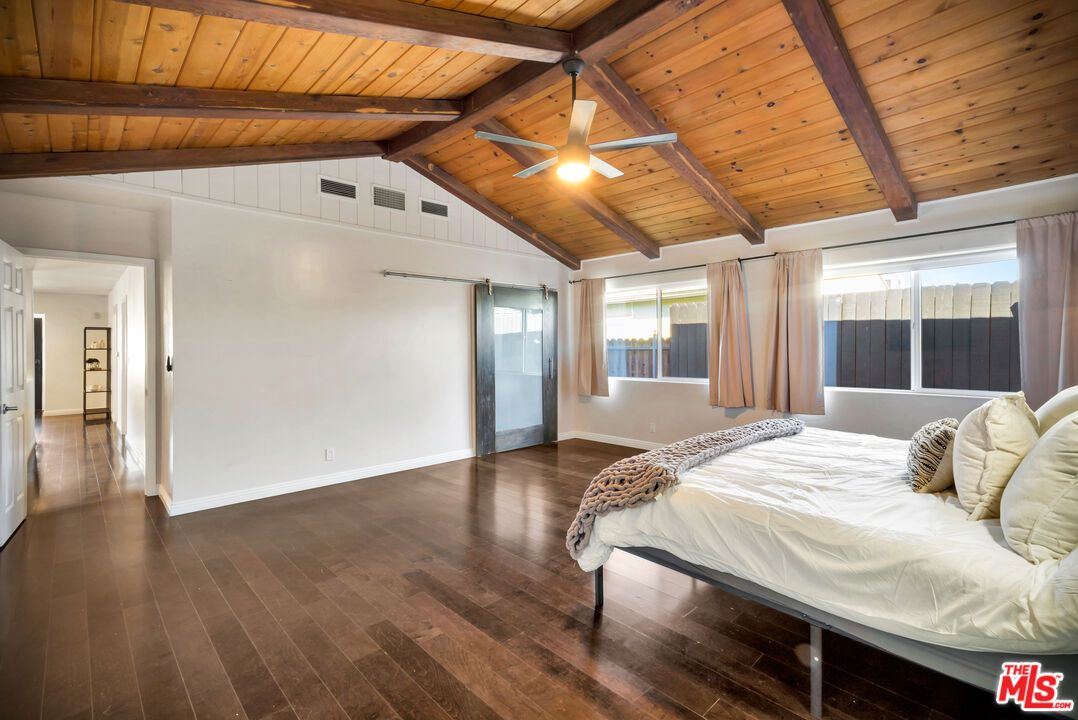 Bedroom, Interior, Wooden Beams, Wooden Ceilings, Wood Texture Flooring