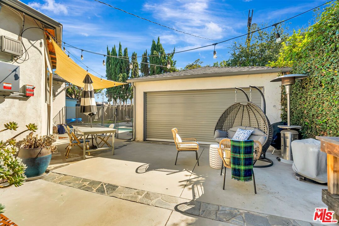 Detached Garage, Exterior