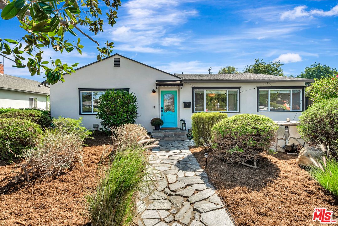 Backyard, Exterior, Facade, Ranch