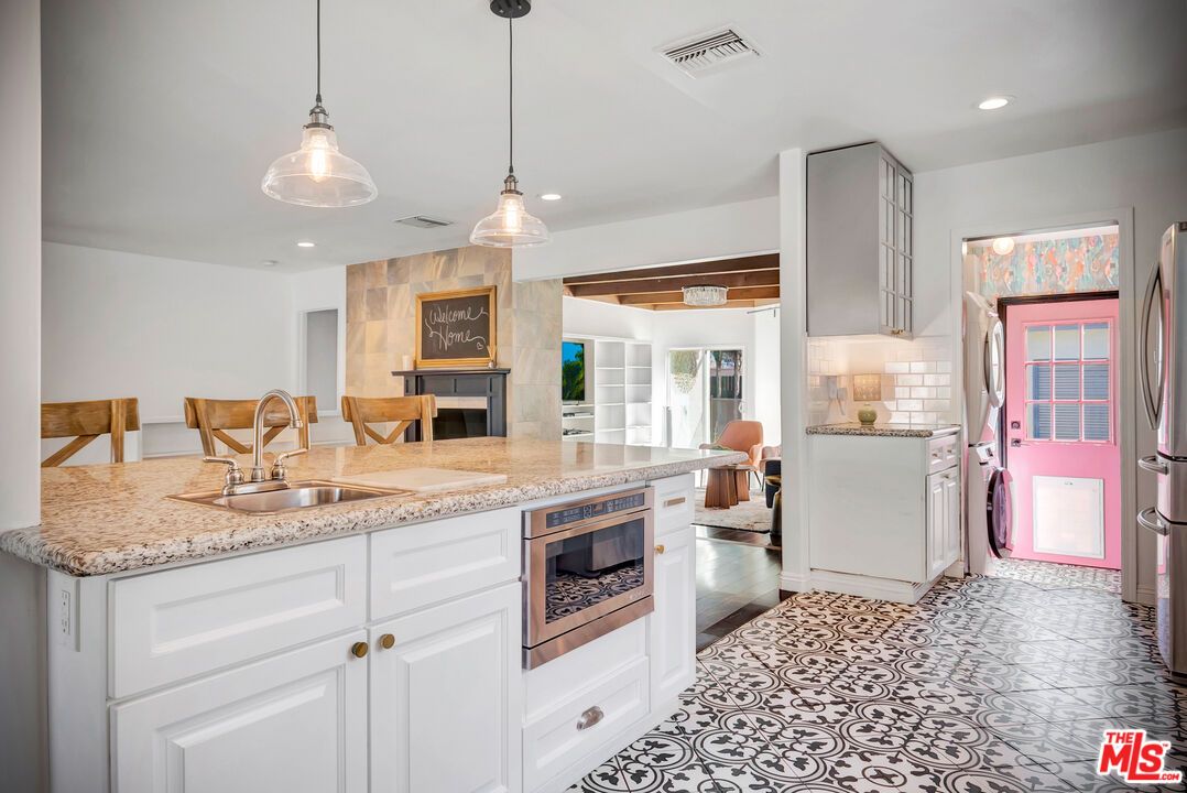 Dining room, Interior, Kitchen, Pendant Lights, Recessed Lighting, Washer