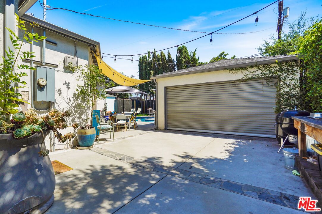 Detached Garage, Exterior