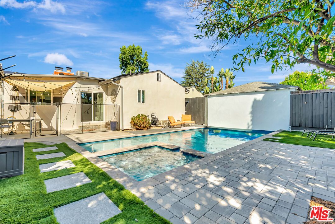 Exterior, Pool