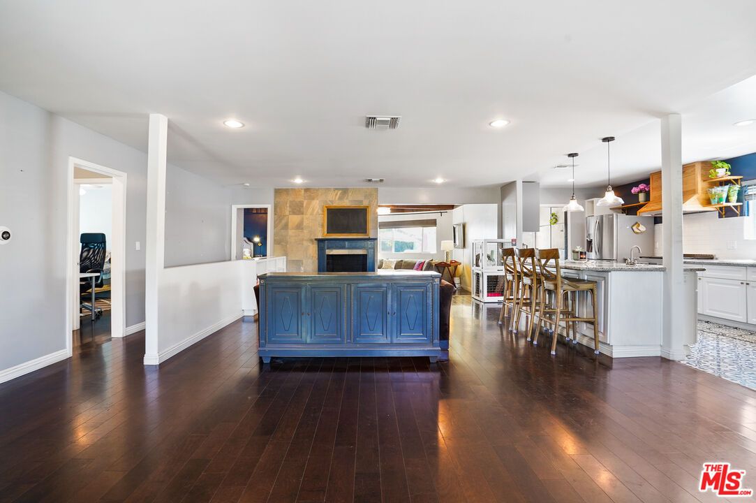 Fireplace, Interior, Kitchen, Pendant Lights, Recessed Lighting, Wood Texture Flooring