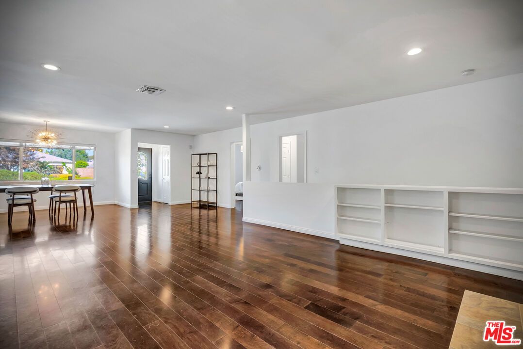 Dining room, Interior, Pendant Lights, Recessed Lighting, Wood Texture Flooring