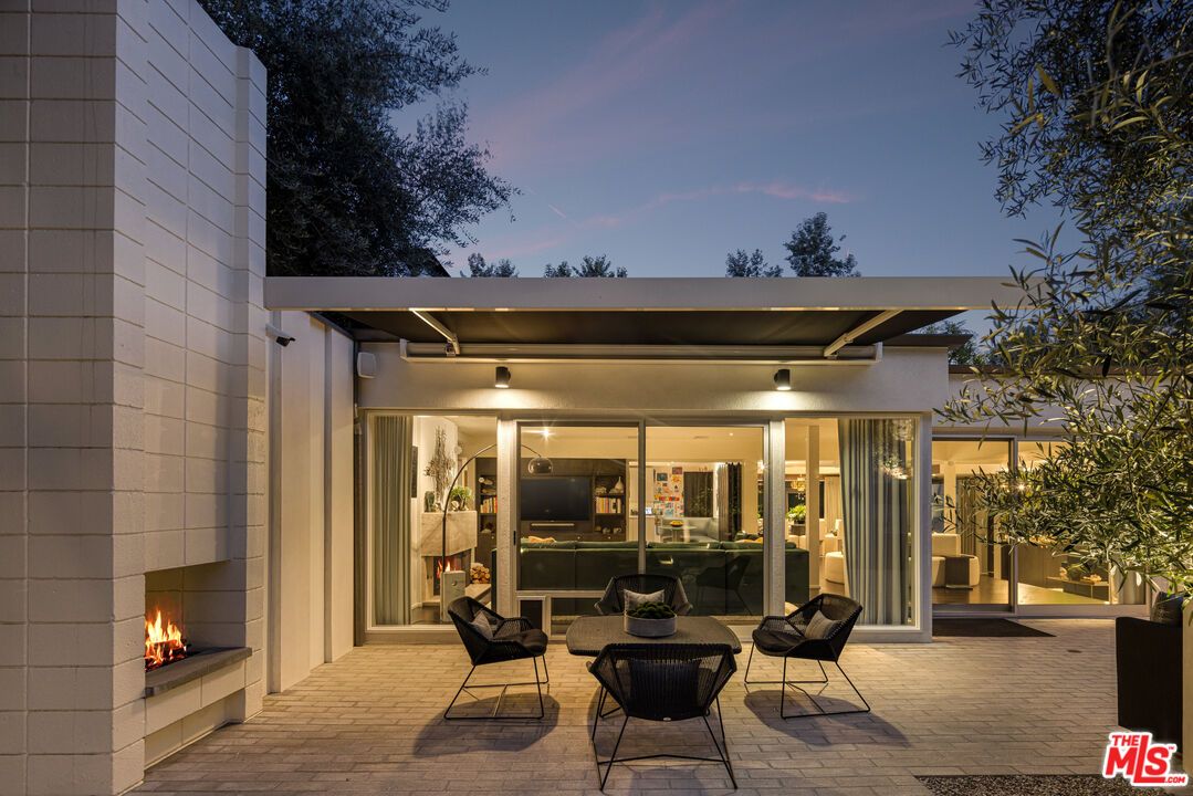 Exterior, Fireplace