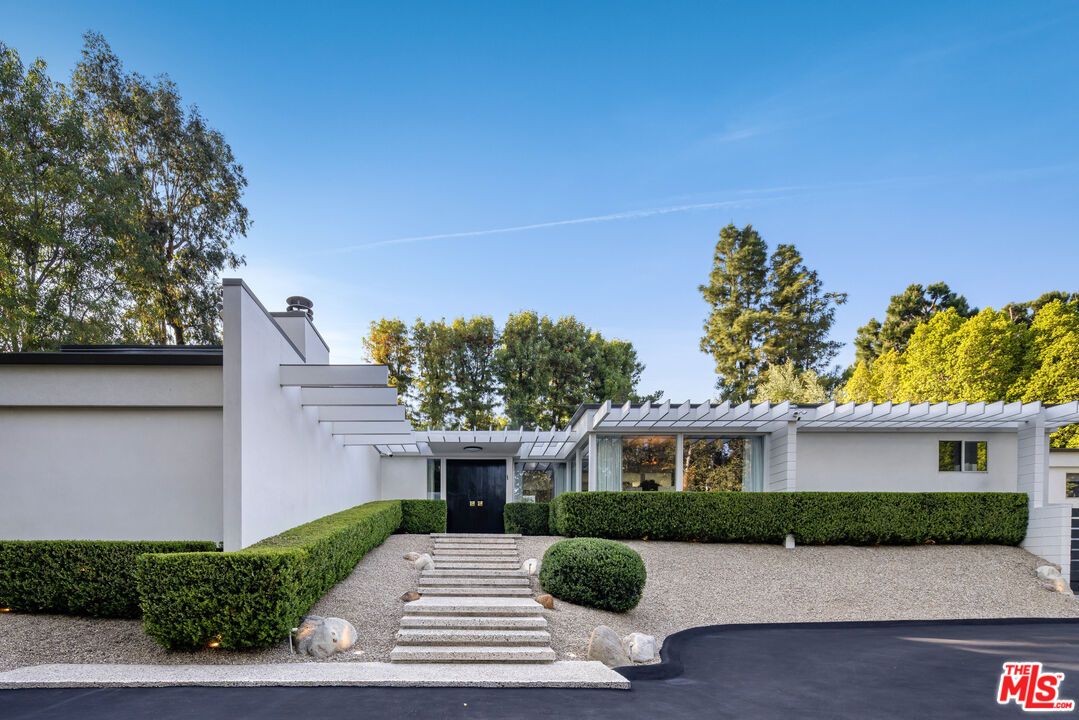 Attached, Exterior, Facade, Ranch