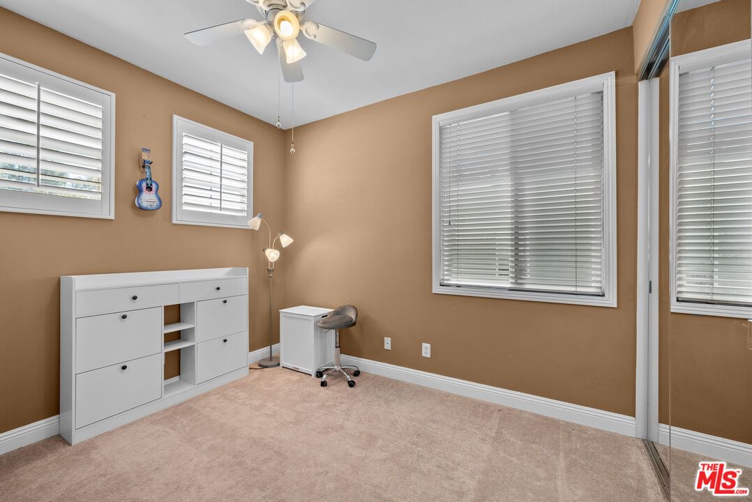 Home Office, Interior
