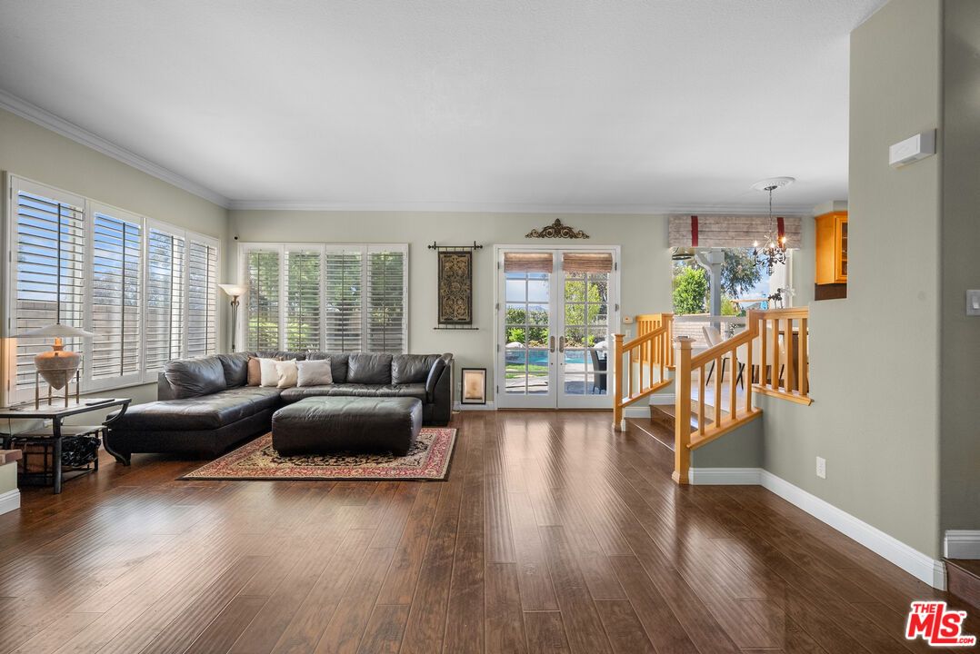 Interior, Living room, Pendant Lights, Wood Texture Flooring