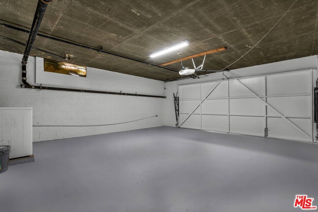 Garage, Interior