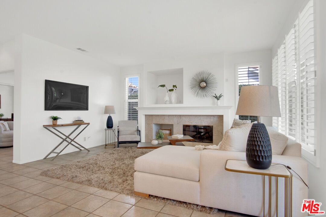 Fireplace, Interior, Living room
