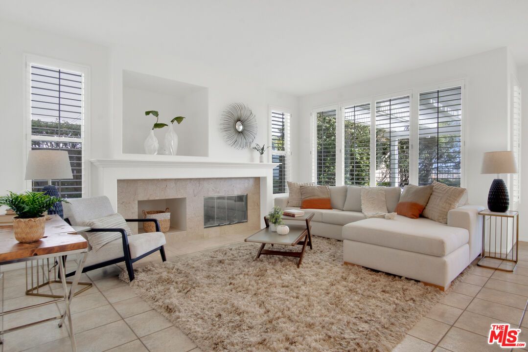 Fireplace, Interior, Living room